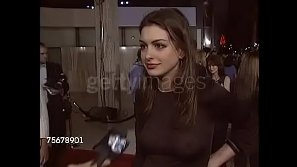 Hete Anne Hathaway in her infamous see-through top fijne clips