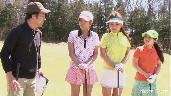 Hete Asian teen girls plays golf nude fijne clips