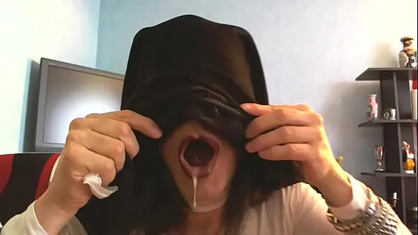 Hot cumshot in niqab fine klipp