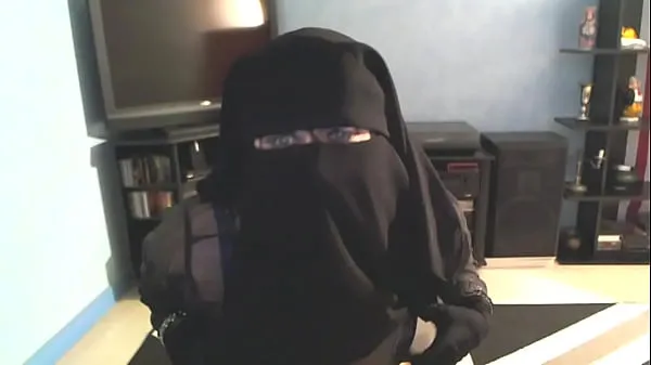 Muslim girl revealing herself Klip halus panas