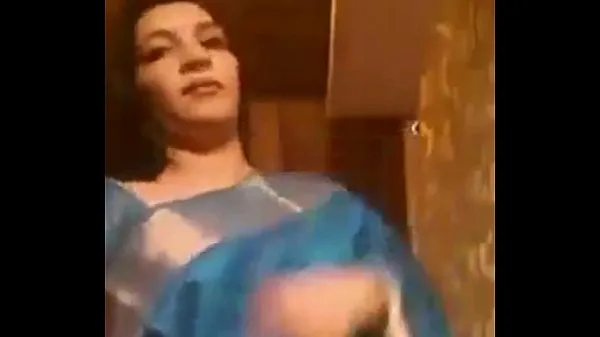 Sıcak Hot Indian Aunty removing saree güzel Klipler