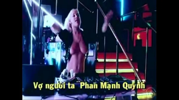 DJ Music with nice tits ---The Vietnamese song VO NGUOI TA ---PhanManhQuynh bons clips chauds