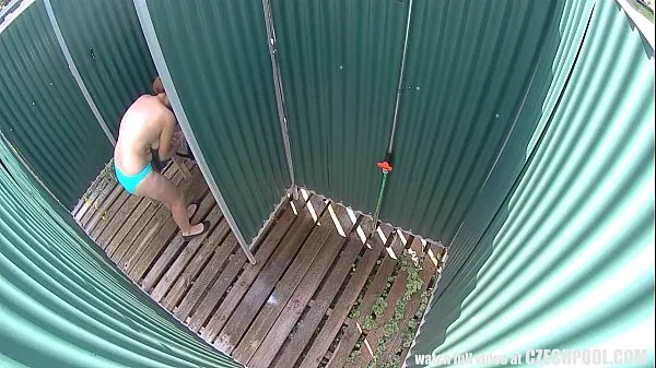 Hete Chubby Girl Caught in Public Shower fijne clips
