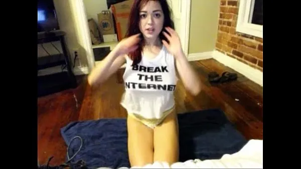 हॉट Teen with Huge Natural Tits plays on Webcam बढ़िया क्लिप्स