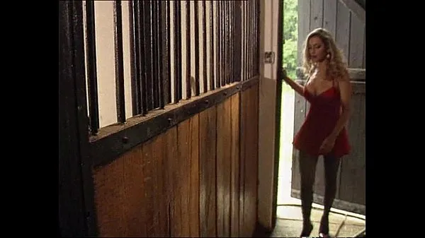 Hotte Hot Babe Fucked in Horse Stable fine klip