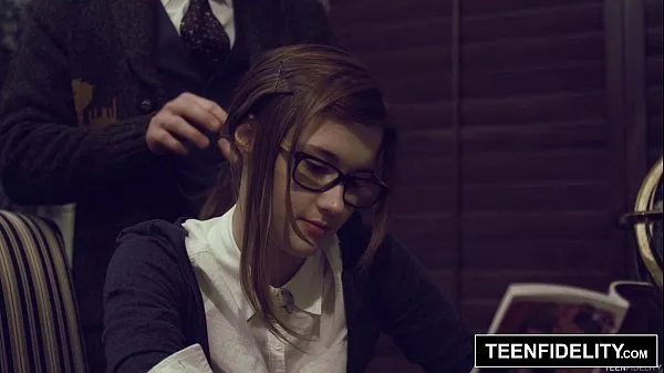 TEENFIDELITY - Cutie Alaina Dawson Creampied on Teacher's Desk Klip bagus yang keren