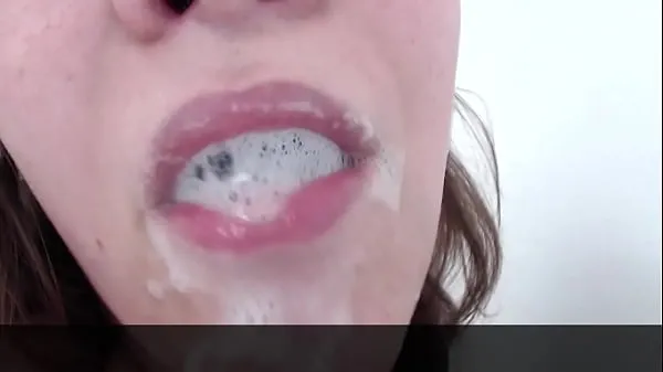 Hete BBW Blows HUGE Spit Bubbles Deepthroat Dildo fijne clips