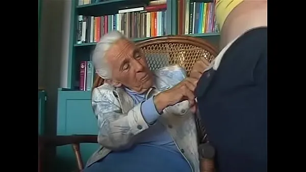 92-years old granny sucking grandson Clip hay hấp dẫn