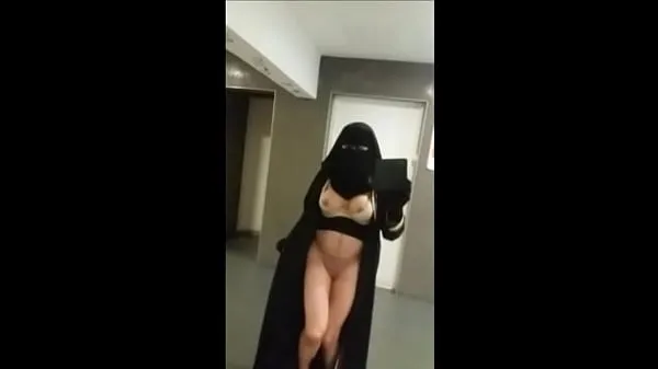 naked muslim under her niqab Klip halus panas
