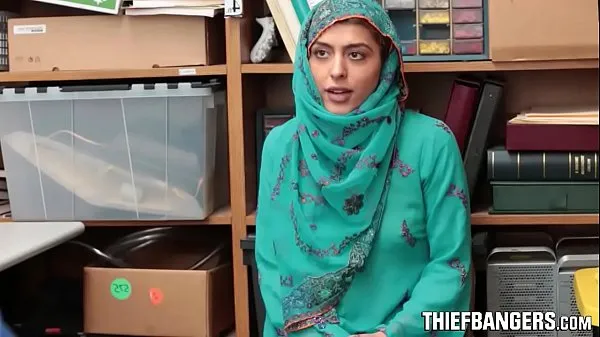 热Audrey Royal Busted Stealing Wearing A Hijab & Fucked For Punishment细夹