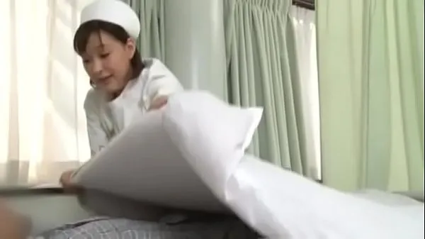 Sexy japanese nurse giving patient a handjob Klip halus panas