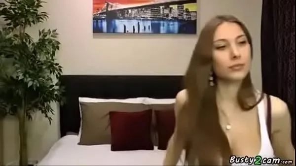 Sexy and busty in a camshow clipes excelentes