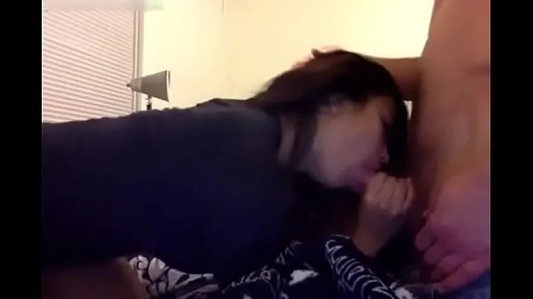 热Asian Enjoys Sucking Her Man细夹