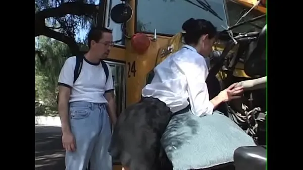 Vroči Schoolbusdriver Girl get fuck for repair the bus - BJ-Fuck-Anal-Facial-Cumshot fini posnetki