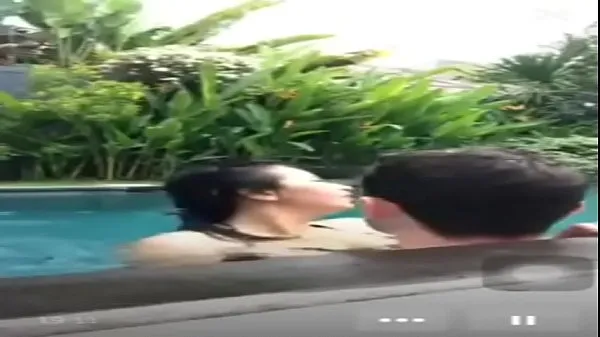 Hotte Indonesian fuck in pool during live fine klip