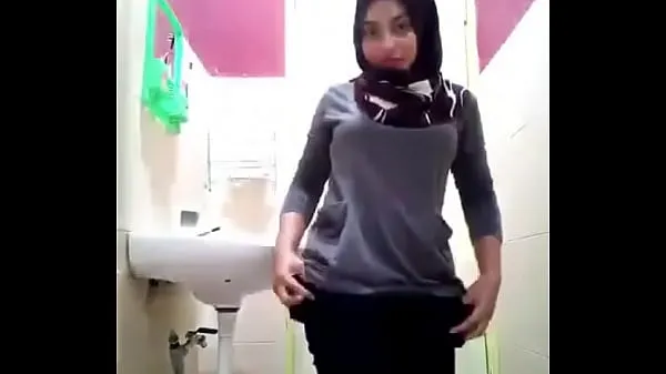 Hete Aunt hijab masturbates in hot bathroom fijne clips