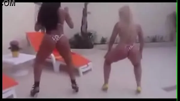 Vroči Hot babes dancing ForróFunk fini posnetki