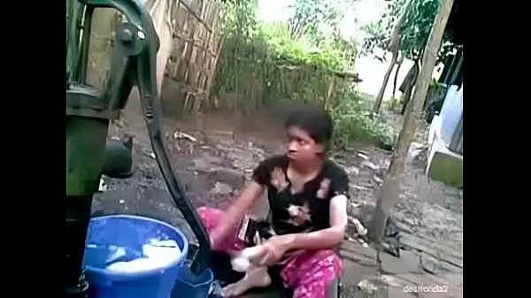Menő Desi village girl outdoor bath finom klipek