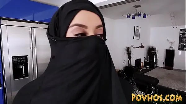 热Muslim busty slut pov sucking and riding cock in burka细夹