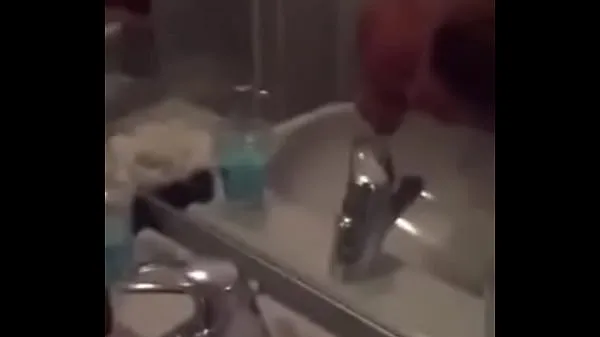 Vroči nude italians in bathroom fini posnetki