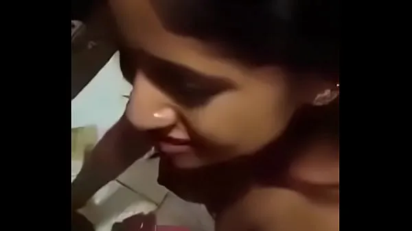 Vroči Desi indian Couple, Girl sucking dick like lollipop fini posnetki