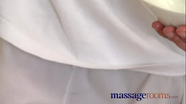 Gorące Massage Rooms Mature woman with hairy pussy given orgasm świetne klipy