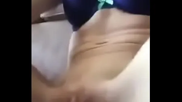 Hot Young girl masturbating with vibrator fine klipp