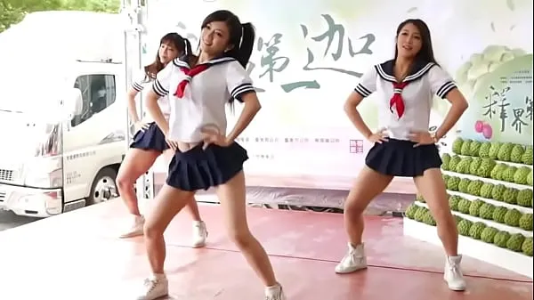 The classmate’s skirt was changed too short, and report to the training office after dancing Klip halus panas