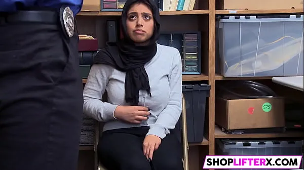 Vroči Hijab Wearing Muslim Ella Knox Gets Dicked fini posnetki