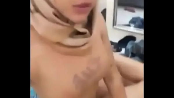 Muslim Indonesian Shemale get fucked by lucky guy Klip halus panas