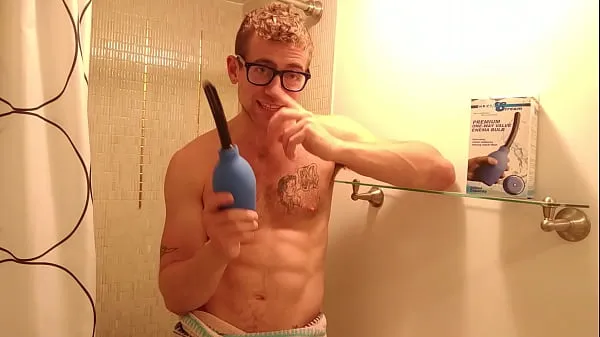 热Anal Douching using Gay Anal Cleaning Spray细夹