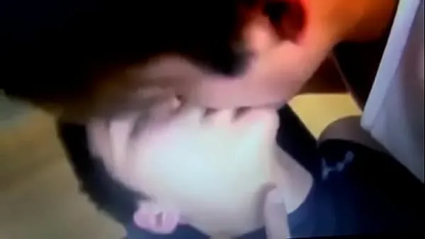 Heta GAY TEENS sucking tongues fina klipp