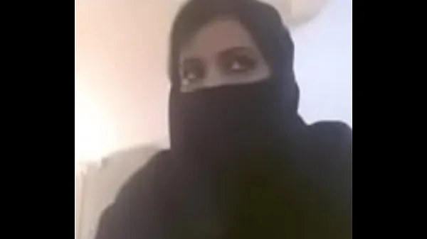 Hete Muslim hot milf expose her boobs in videocall fijne clips