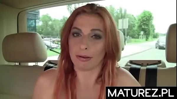 Žhavé Polish milf - Sex in the car with a redhead mom jemné klipy