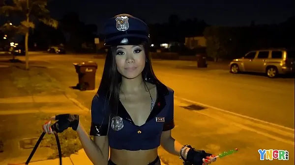 Heiße YNGR - Asian Teen Vina Sky an Halloween geficktfeine Clips