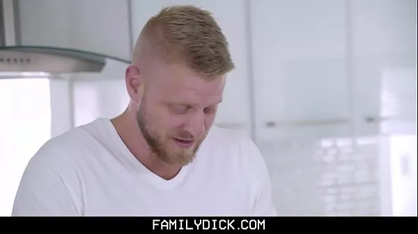 FamilyDick - Muscular Stepdaddy Stuffs His Boy Before Thanksgiving Dinner مقاطع رائعة