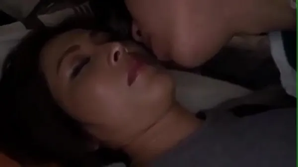 Hotte Japanese Got Fucked by Her Boy While She Was s fine klip