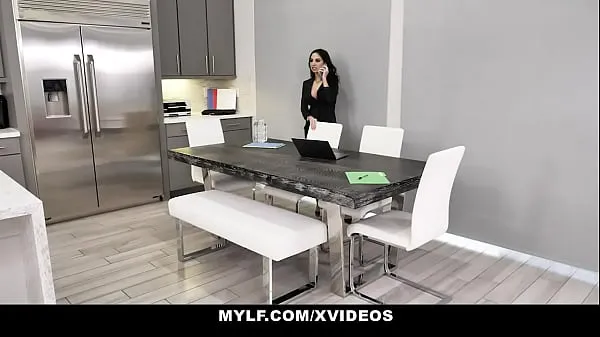 Hot Fucking MILF Real Estate Agent fine Clips