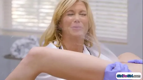 Hot Unaware doctor gets squirted in her face fine Clips