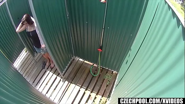 Vroči Public Spycam Caught Girl in Shower fini posnetki