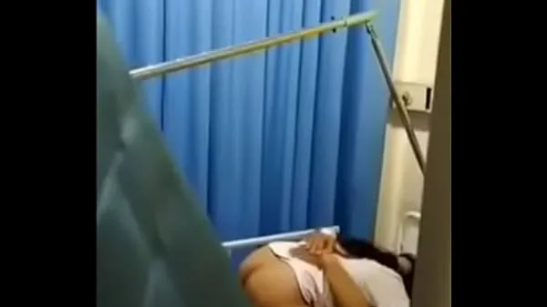 Hotte Nurse is caught having sex with patient fine klip
