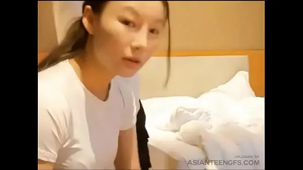 Hotte Chinese girl is sucking a dick in a hotel fine klip