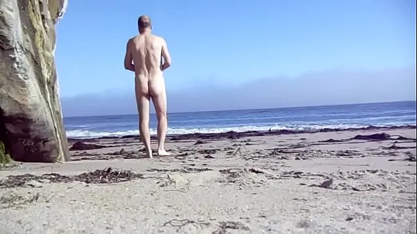 Heta Visiting a Nude Beach fina klipp