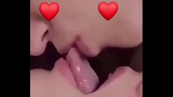 热Follow me on Instagram ( ) for more videos. Hot couple kissing hard smooching细夹
