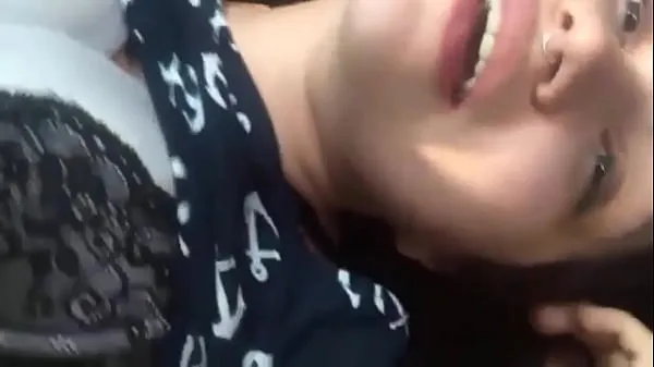Beautiful teen girl fucks with a stranger in a car - Full video Klip halus panas