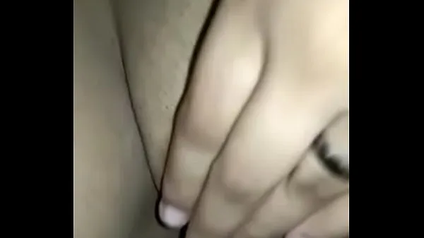 热Indian beautiful girl fingering her shaved pussy细夹