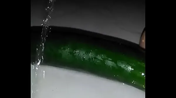 She masturbates with a cucumber until she finishes Klip bagus yang keren