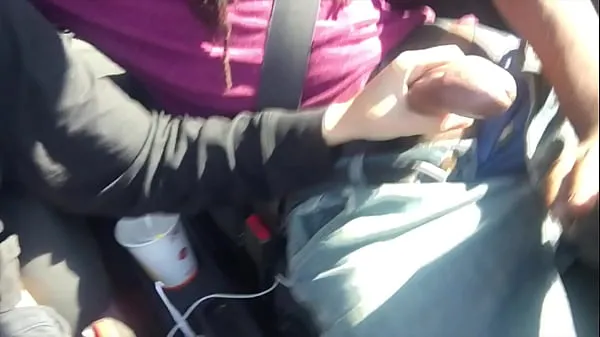 Hete Lesbian Gives Friend Handjob In Car fijne clips