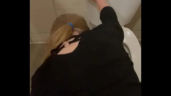 Heta Fucked white milf in pool bathroom fina klipp