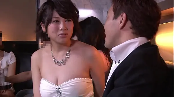Heta Keep an eye on the exposed chest of the hostess and stare. She makes eye contact and smiles to me. Japanese amateur homemade porn. No2 Part 2 fina klipp